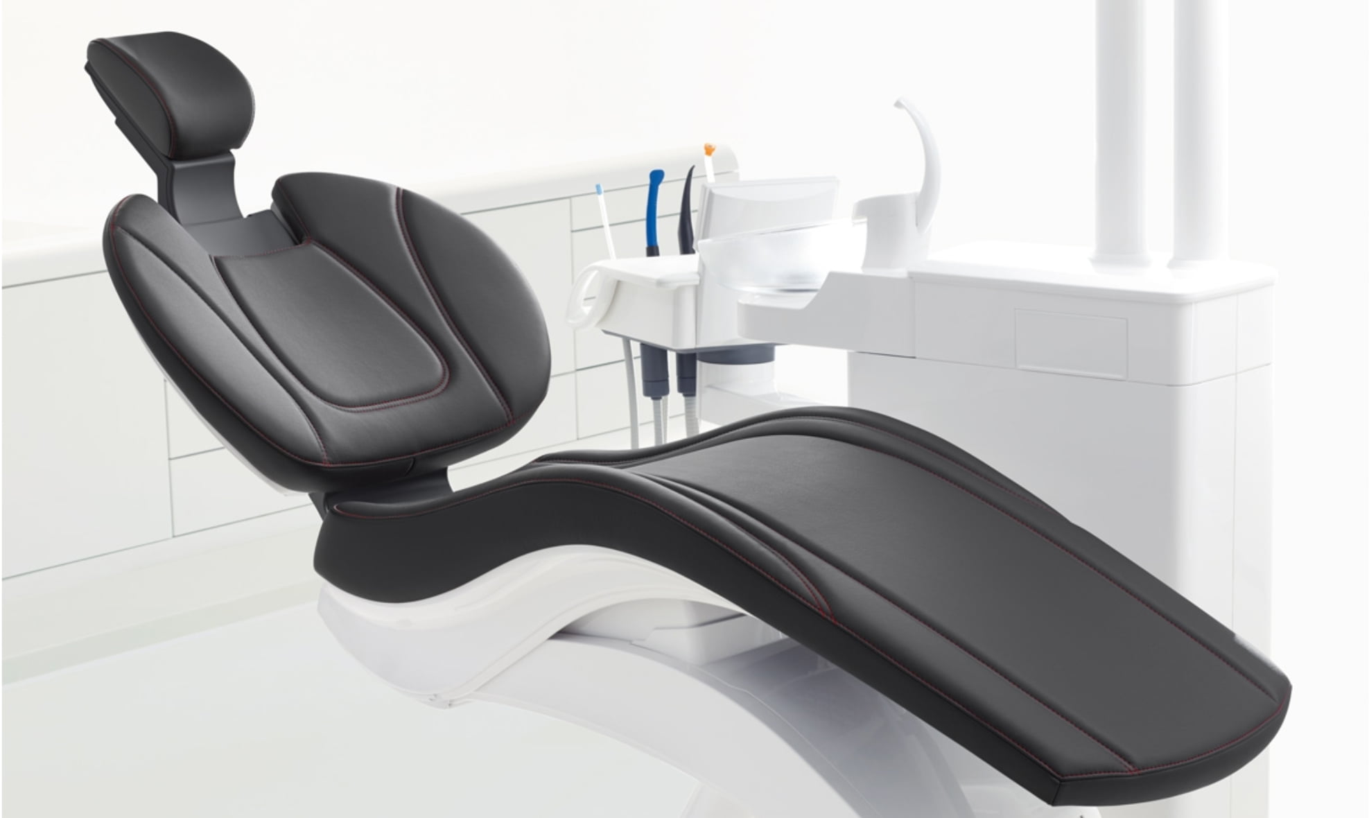 Modern dental treatment chair at Dental Select Pattaya clinic