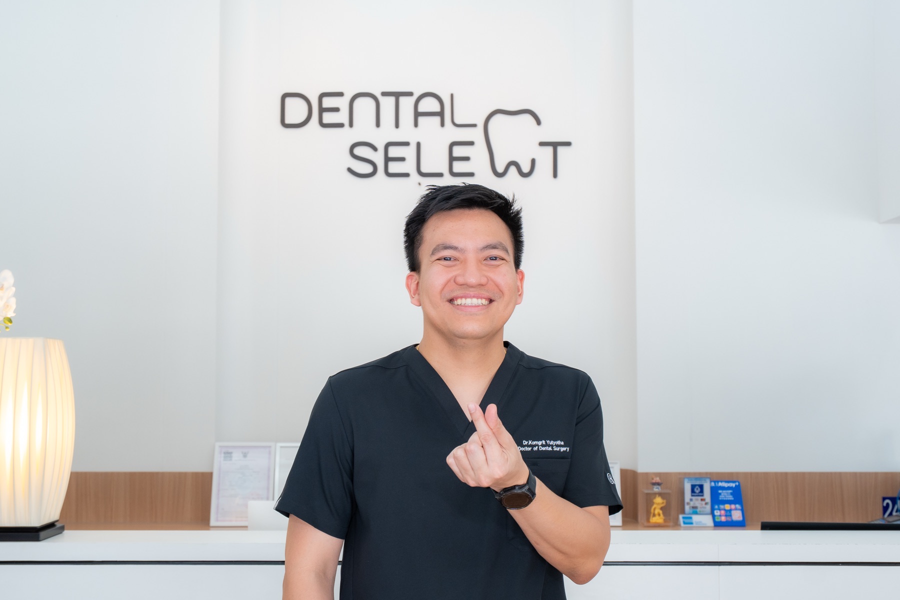 Dr. Komgrit Yutyotha welcoming patients at Dental Select Pattaya