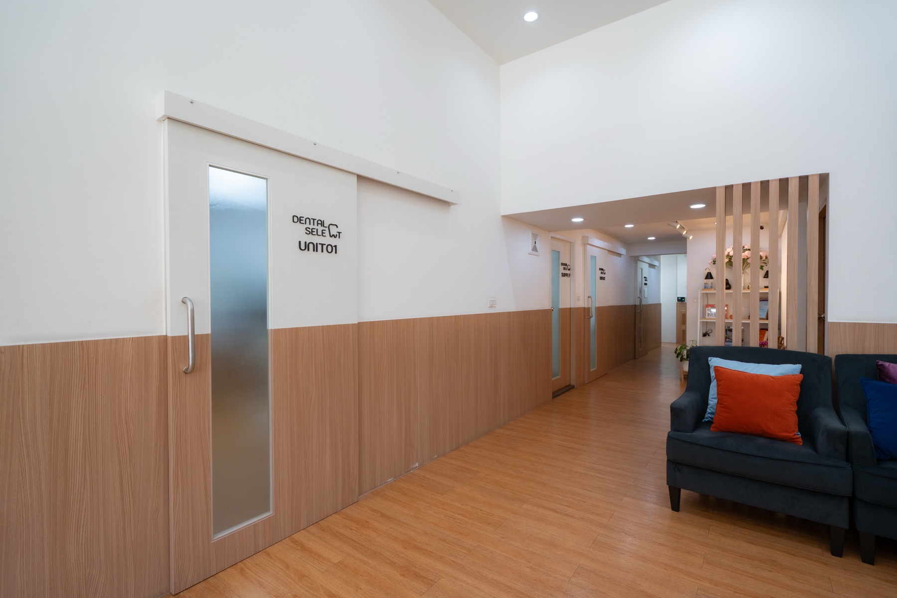 Dental Select Pattaya treatment room hallway and patient waiting area